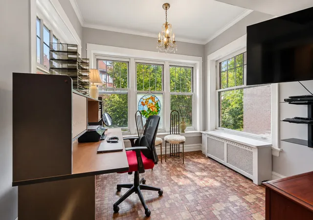 Photo 4 of Condo for sale at 5330 S Hyde Park Blvd #1S, Chicago, IL 60615 | MLS# 12774473 | Listing updated on 2026-10-09