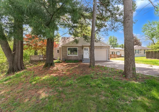 Photo 1 of Single family home for sale at 408 32nd Avenue, Moline, IL 61265 | MLS# 12774483 | Listing updated on 2026-10-07