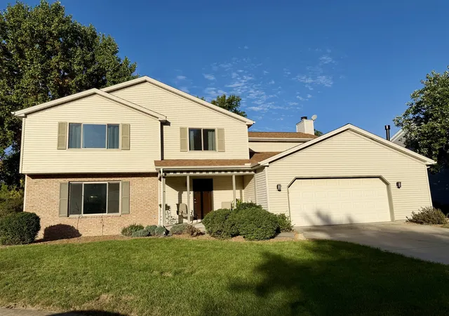 Photo 1 of Single family home for sale at 5 Hidden Lake Ct, Bloomington, IL 61704 | MLS# 12774492 | Listing updated on 2026-10-08
