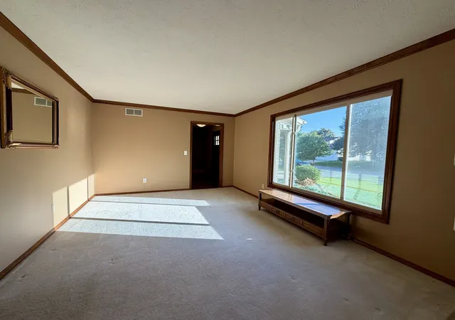 Photo 3 of Single family home for sale at 5 Hidden Lake Ct, Bloomington, IL 61704 | MLS# 12774492 | Listing updated on 2026-10-08