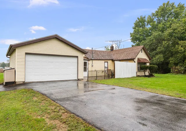 Photo 2 of Single family home for sale at 454 Docia St, Hillsdale, IL 61257 | MLS# 12774493 | Listing updated on 2026-10-07