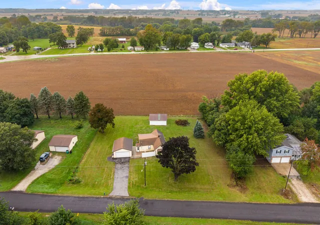 Photo 3 of Single family home for sale at 454 Docia St, Hillsdale, IL 61257 | MLS# 12774493 | Listing updated on 2026-10-07