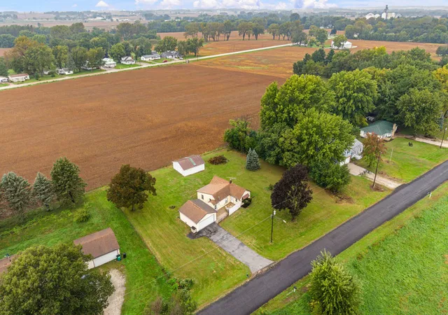 Photo 4 of Single family home for sale at 454 Docia St, Hillsdale, IL 61257 | MLS# 12774493 | Listing updated on 2026-10-07