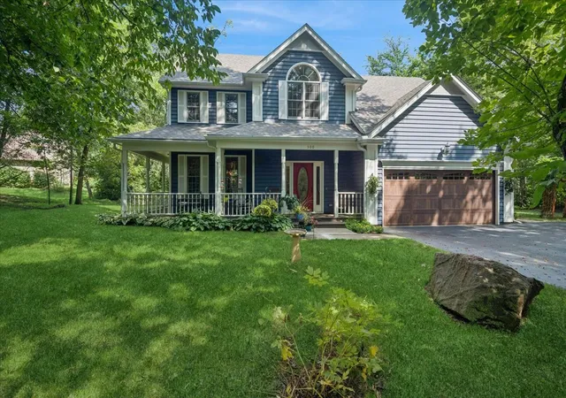 Photo 3 of Single family home for sale at 300 White Tail Ln, Ingleside, IL 60041 | MLS# 12774508 | Listing updated on 2026-10-07