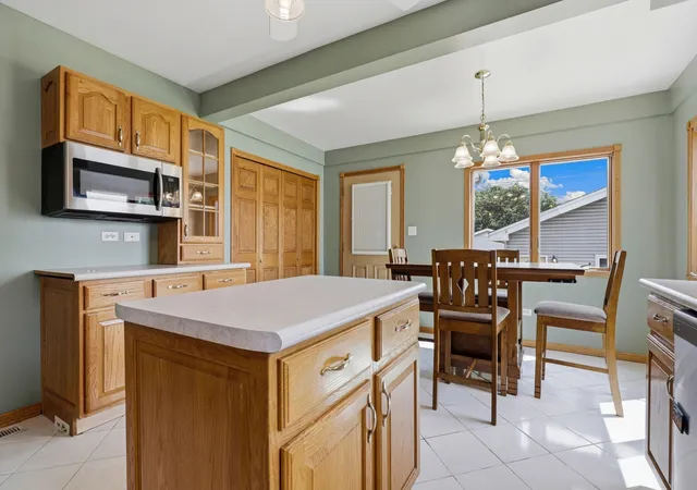 Photo 3 of Single family home for sale at 9817 Minnick Ave, Oak Lawn, IL 60453 | MLS# 12774516 | Listing updated on 2026-10-02
