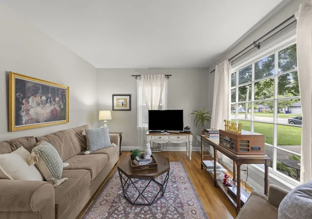 Photo 3 of Single family home for sale at 1110 N President St, Wheaton, IL 60187 | MLS# 12774525 | Listing updated on 2026-10-07