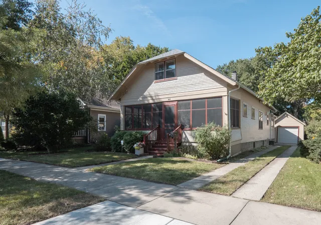 Photo 1 of Single family home for sale at 843 Pearl St, Aurora, IL 60505 | MLS# 12774528 | Listing updated on 2026-10-01