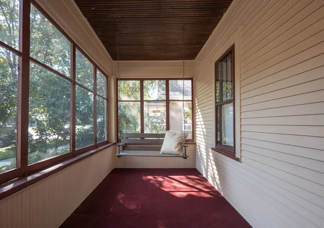 Photo 3 of Single family home for sale at 843 Pearl St, Aurora, IL 60505 | MLS# 12774528 | Listing updated on 2026-10-01