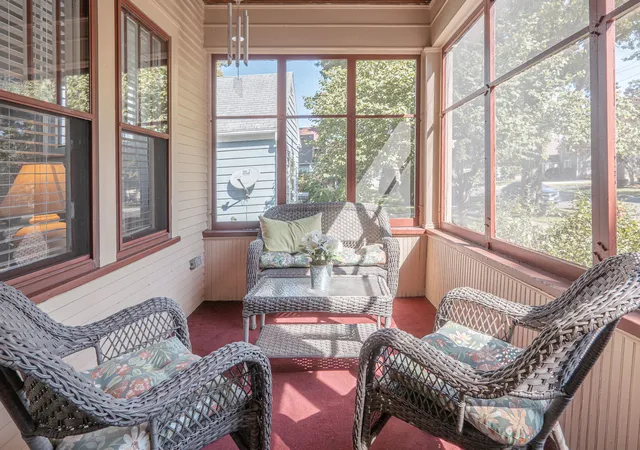 Photo 4 of Single family home for sale at 843 Pearl St, Aurora, IL 60505 | MLS# 12774528 | Listing updated on 2026-10-01