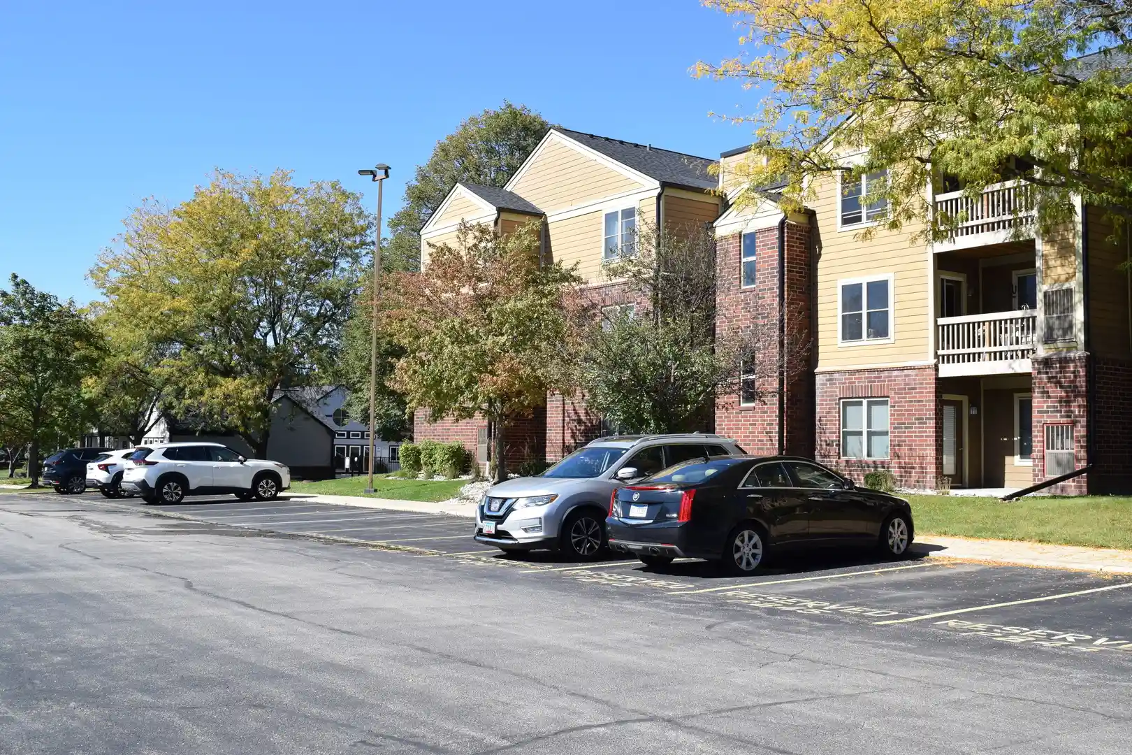 Listing Photo 2 - Condo for sale in 211 Glengarry Dr located at 211 Glengarry Dr, Bloomingdale, IL 60108 - Unit #205
