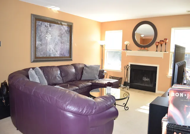 Listing Photo 3 - Condo for sale in building located at 211 Glengarry Dr, Bloomingdale, IL 60108 - Unit #205