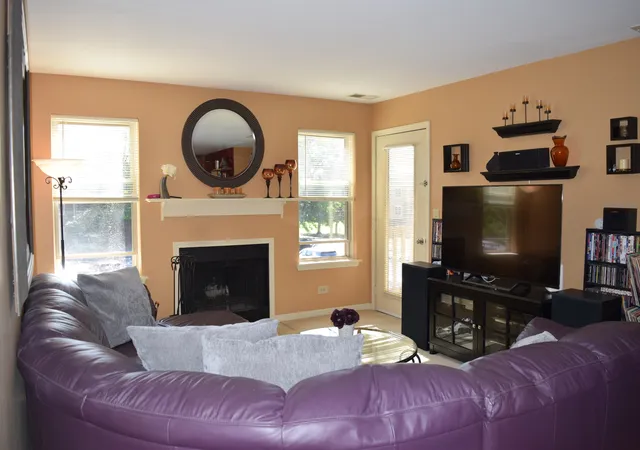 Listing Photo 4 - Condo for sale in building located at 211 Glengarry Dr, Bloomingdale, IL 60108 - Unit #205