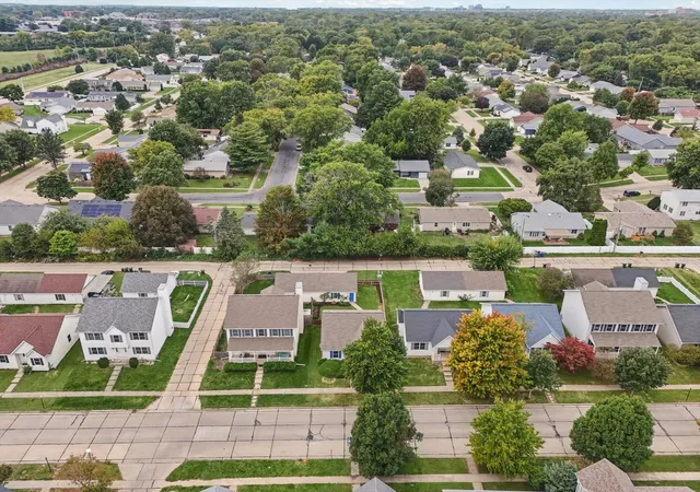 Photo 3 of Single family home for sale at 1419 S Smith Rd, Urbana, IL 61802 | MLS# 12774552 | Listing updated on 2026-10-08