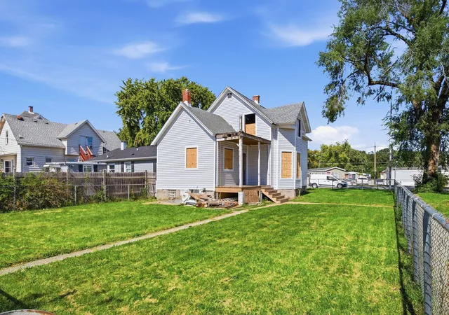 Photo 3 of Single family home for sale at 2837 Broadway St, Blue Island, IL 60406 | MLS# 12774557 | Listing updated on 2026-10-07