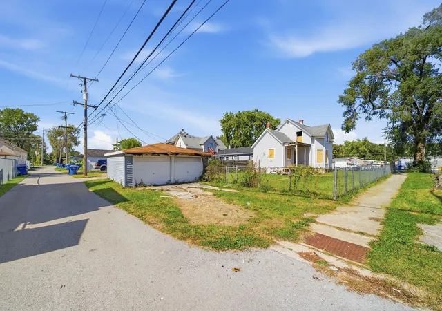 Photo 4 of Single family home for sale at 2837 Broadway St, Blue Island, IL 60406 | MLS# 12774557 | Listing updated on 2026-10-07