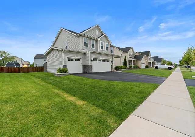 Photo 2 of Single family home for sale at 3335 Big Bnd Dr, Montgomery, IL 60538 | MLS# 12774570 | Listing updated on 2026-10-05