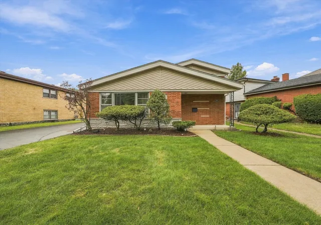 Single family home for sale at 10624 S Kostner Ave, Oak Lawn, IL 60453 | MLS# 12774585