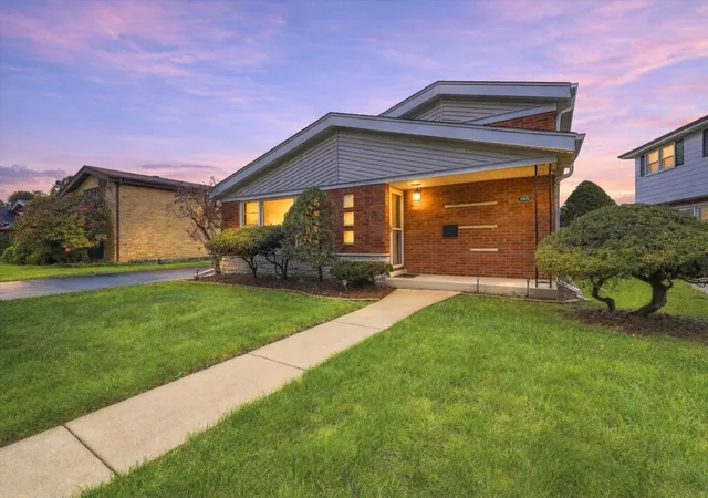 Photo 2 of Single family home for sale at 10624 S Kostner Ave, Oak Lawn, IL 60453 | MLS# 12774585 | Listing updated on 2026-10-02