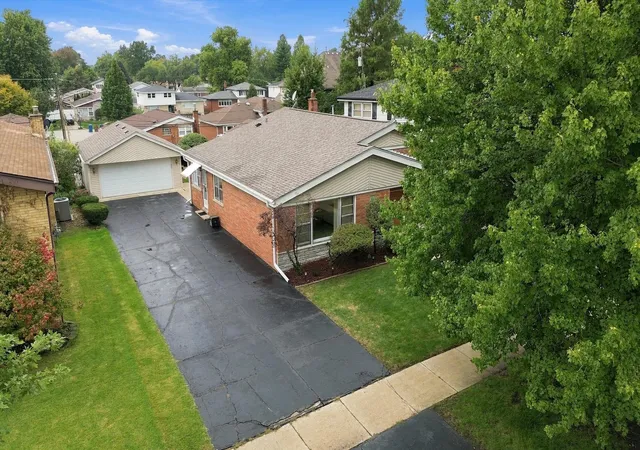 Photo 3 of Single family home for sale at 10624 S Kostner Ave, Oak Lawn, IL 60453 | MLS# 12774585 | Listing updated on 2026-10-02
