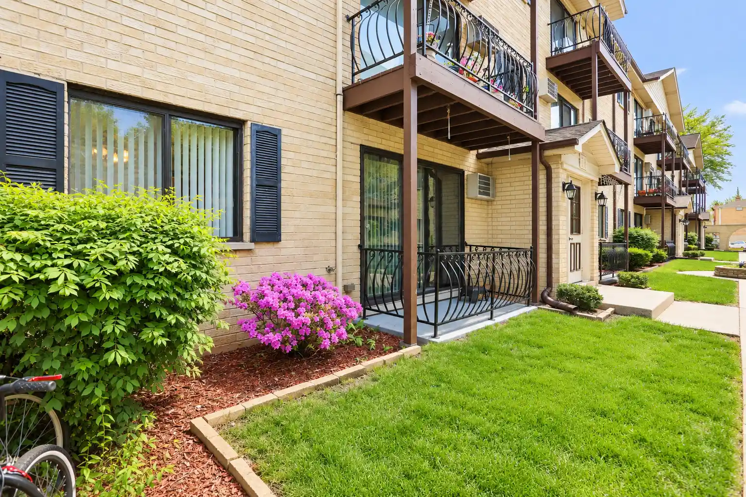 Listing Photo 2 - Condo for sale in 7218 W Wrightwood Ave located at 7218 W Wrightwood Ave, Elmwood Park, IL 60707 - Unit #107