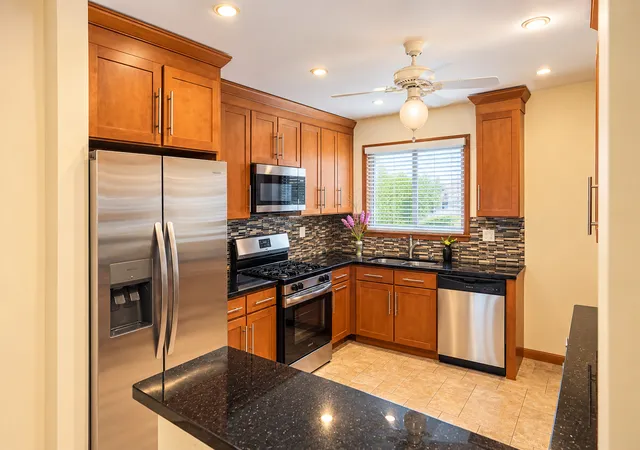 Listing Photo 5 - Condo for sale in building located at 7218 W Wrightwood Ave, Elmwood Park, IL 60707 - Unit #107