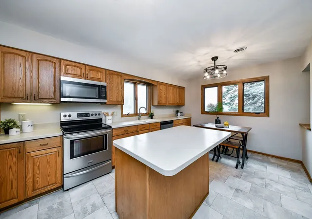 Photo 4 of Single family home for sale at 2s557 Bliss Rd, Sugar Grove, IL 60554 | MLS# 12774596 | Listing updated on 2026-10-06