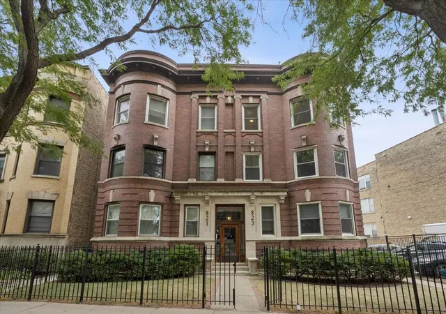Photo 1 of Condo for sale at 823 W Belle Plaine Ave #3, Chicago, IL 60613 | MLS# 12774619 | Listing updated on 2026-10-07