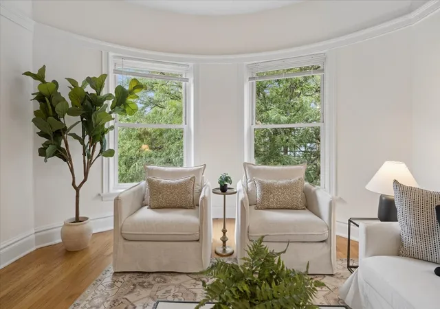Listing Photo 4 - Condo for sale in building located at 823 W Belle Plaine Ave, Chicago, IL 60613 - Unit #3