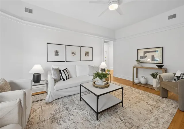 Listing Photo 5 - Condo for sale in building located at 823 W Belle Plaine Ave, Chicago, IL 60613 - Unit #3