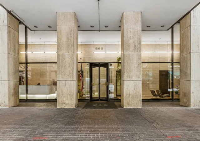Photo 2 of Condo for sale at 260 E Chestnut St #2505, Chicago, IL 60611 | MLS# 12774627 | Listing updated on 2026-10-07