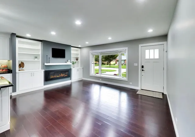 Photo 3 of Single family home for sale at 202 N Prospect Manor Ave, Mount Prospect, IL 60056 | MLS# 12774629 | Listing updated on 2026-10-07