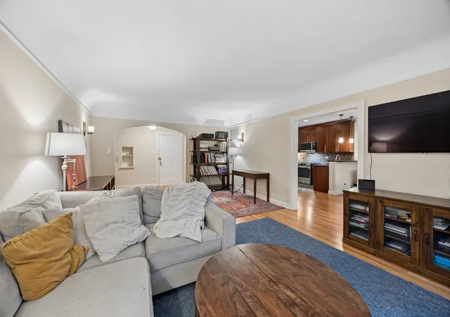 Listing Photo 5 - Condo for sale in building located at 344 S Maple Ave, Oak Park, IL 60302 - Unit #2B