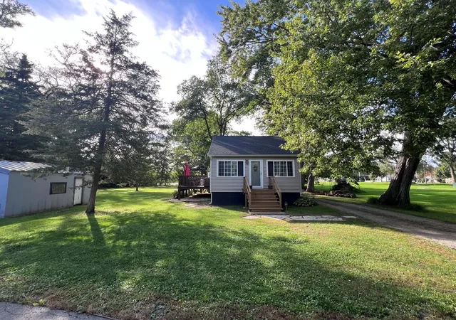 Photo 2 of Single family home for sale at 1701 W Low Ave, Mc Henry, IL 60050 | MLS# 12774651 | Listing updated on 2026-10-07