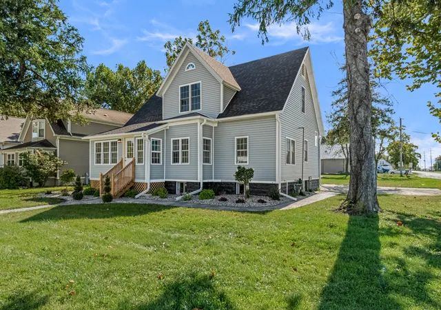 Photo 3 of Multi family home for sale at 421 W Mazon Ave, Dwight, IL 60420 | MLS# 12774654 | Listing updated on 2026-10-15