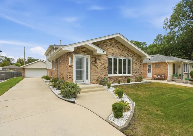 Photo 3 of Single family home for sale at 11748 S Laporte Ave, Alsip, IL 60803 | MLS# 12774689 | Listing updated on 2026-10-07