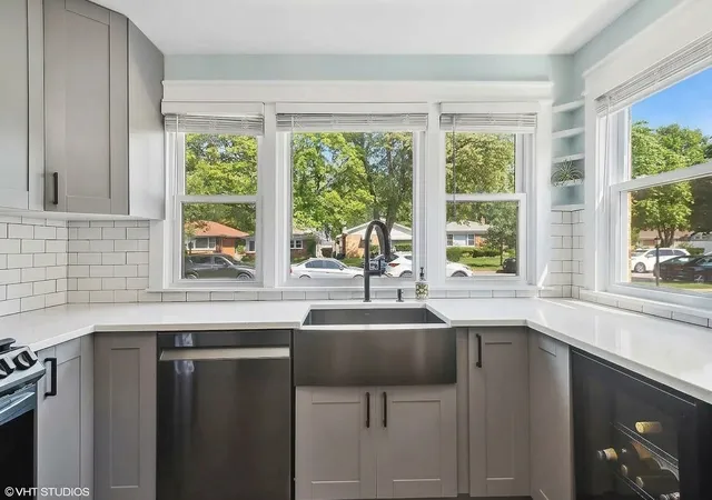 Photo 3 of Single family home for sale at 2124 Seward St, Evanston, IL 60202 | MLS# 12774690 | Listing updated on 2026-10-08