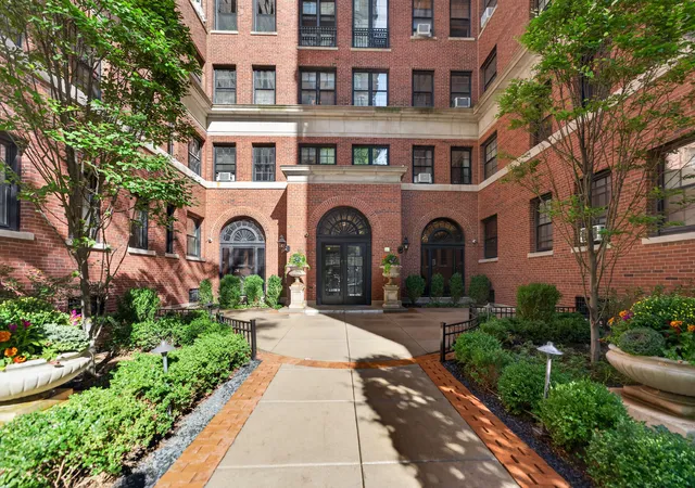 Photo 1 of Condo for sale at 400 W Deming Pl #3H, Chicago, IL 60614 | MLS# 12774693 | Listing updated on 2026-10-08