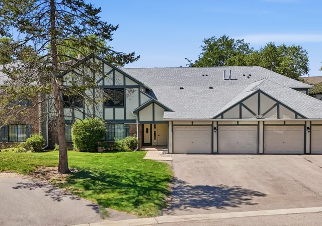 Photo 1 of Condo for sale at 1952 N Hidden Crk Cir #7, Palatine, IL 60074 | MLS# 12774697 | Listing updated on 2026-10-07