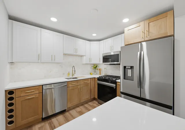 Listing Photo 4 - Condo for sale in building located at 1952 N Hidden Creek Cir, Palatine, IL 60074 - Unit #7