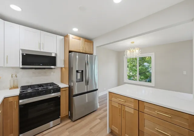 Listing Photo 5 - Condo for sale in building located at 1952 N Hidden Creek Cir, Palatine, IL 60074 - Unit #7