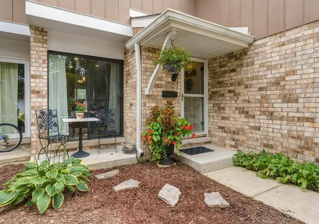 Photo 1 of Townhouse for sale at 1232 Reading Ct, Wheaton, IL 60189 | MLS# 12774698 | Listing updated on 2026-10-04