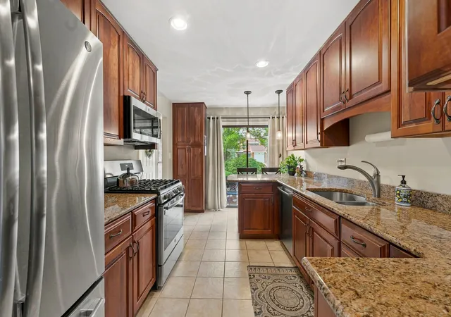 Photo 3 of Townhouse for sale at 1232 Reading Ct, Wheaton, IL 60189 | MLS# 12774698 | Listing updated on 2026-10-04