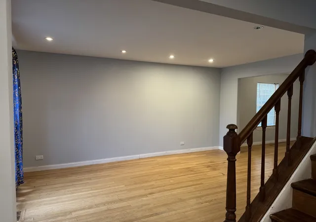 Photo 2 of Single family home for sale at 33 Buchanan Ln, Streamwood, IL 60107 | MLS# 12774699 | Listing updated on 2026-10-07