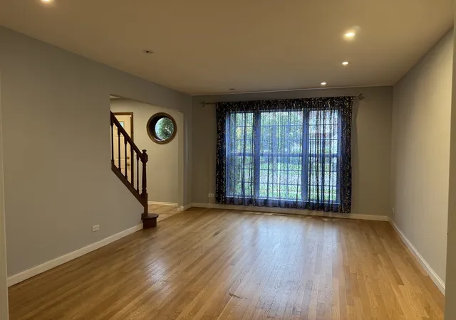 Photo 3 of Single family home for sale at 33 Buchanan Ln, Streamwood, IL 60107 | MLS# 12774699 | Listing updated on 2026-10-07