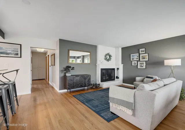 Photo 3 of Single family home for sale at 715 Crest St, Wheaton, IL 60189 | MLS# 12774701 | Listing updated on 2026-10-07