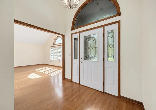 Photo 2 of Single family home for sale at 1540 Hillcrest Ln, Woodridge, IL 60517 | MLS# 12774702 | Listing updated on 2026-10-27