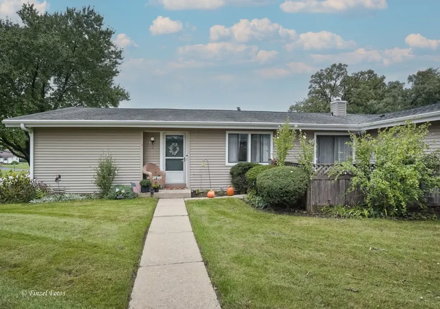 Photo 1 of Condo for sale at 824 Wiltshire Dr #1, Mc Henry, IL 60050 | MLS# 12774724 | Listing updated on 2026-10-07
