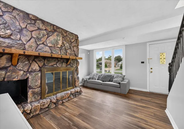 Photo 2 of Single family home for sale at 8001 Neenah Ave, Burbank, IL 60459 | MLS# 12774735 | Listing updated on 2026-10-07