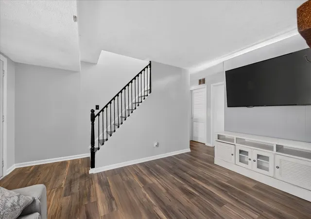 Photo 3 of Single family home for sale at 8001 Neenah Ave, Burbank, IL 60459 | MLS# 12774735 | Listing updated on 2026-10-07