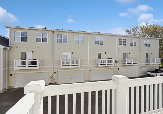 Photo 20 of Townhouse for sale at 514 Holiday Ln #0, Hainesville, IL 60073 | MLS# 12774739 | Listing updated on 2026-10-07